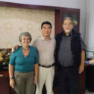 Clientes extranjeros visitan la empresa