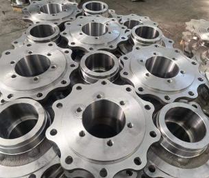 Tractor rear hub mounting seat